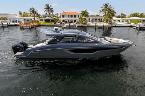 Cruisers Yachts 42 GLS image