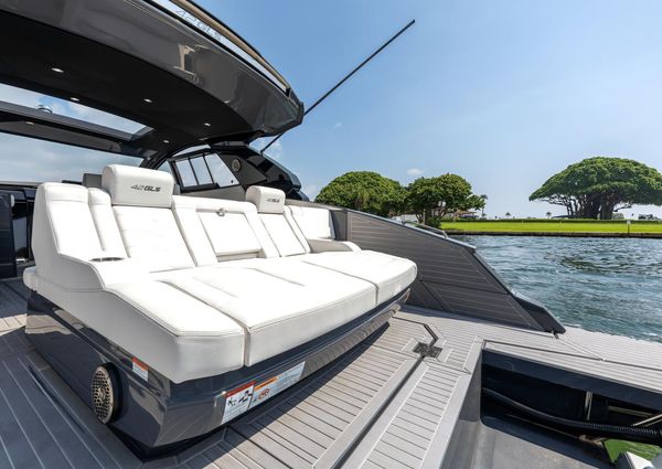 Cruisers Yachts 42 GLS image