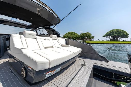 Cruisers Yachts 42 GLS image