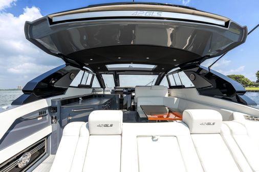 Cruisers Yachts 42 GLS image