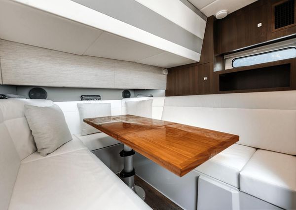 Cruisers Yachts 42 GLS image