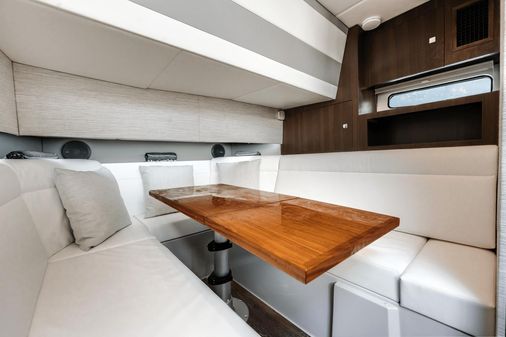 Cruisers Yachts 42 GLS image