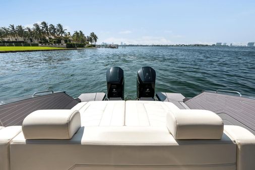 Cruisers Yachts 42 GLS image