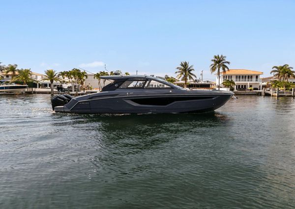 Cruisers Yachts 42 GLS image