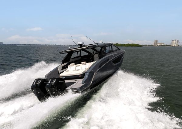 Cruisers Yachts 42 GLS image