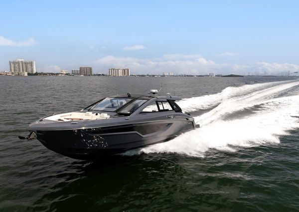 Cruisers Yachts 42 GLS image