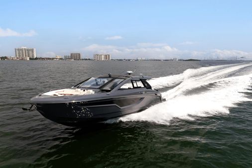 Cruisers Yachts 42 GLS image