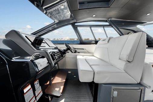 Cruisers Yachts 42 GLS image