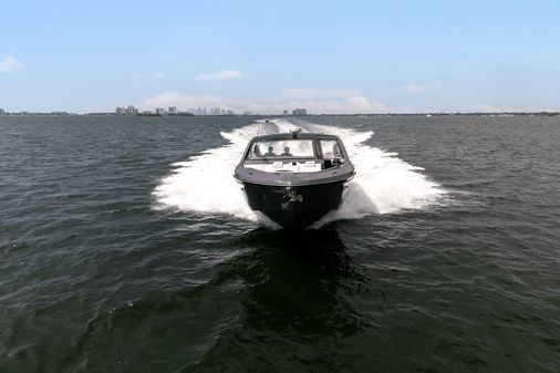 Cruisers Yachts 42 GLS image