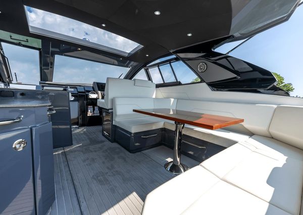 Cruisers Yachts 42 GLS image