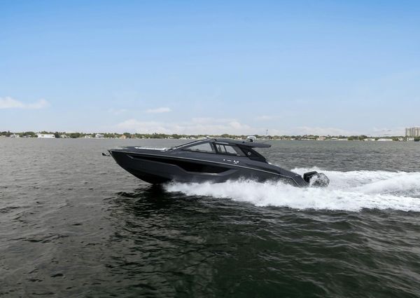 Cruisers Yachts 42 GLS image