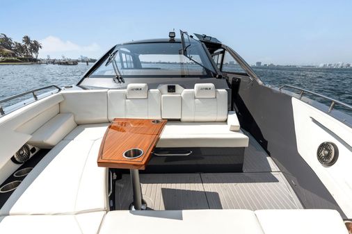 Cruisers Yachts 42 GLS image