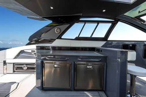 Cruisers Yachts 42 GLS image