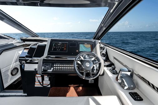 Cruisers Yachts 42 GLS image