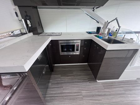 Cruisers Yachts 60 Cantius Fly image