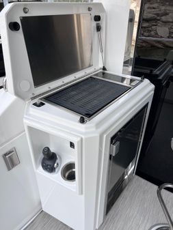 Cruisers Yachts 60 Cantius Fly image