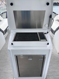 Cruisers Yachts 60 Cantius Fly image