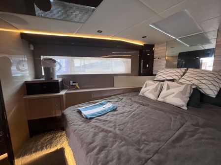 Cruisers Yachts 60 Cantius Fly image