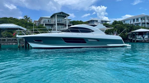 Riviera 5000 Sport Yacht