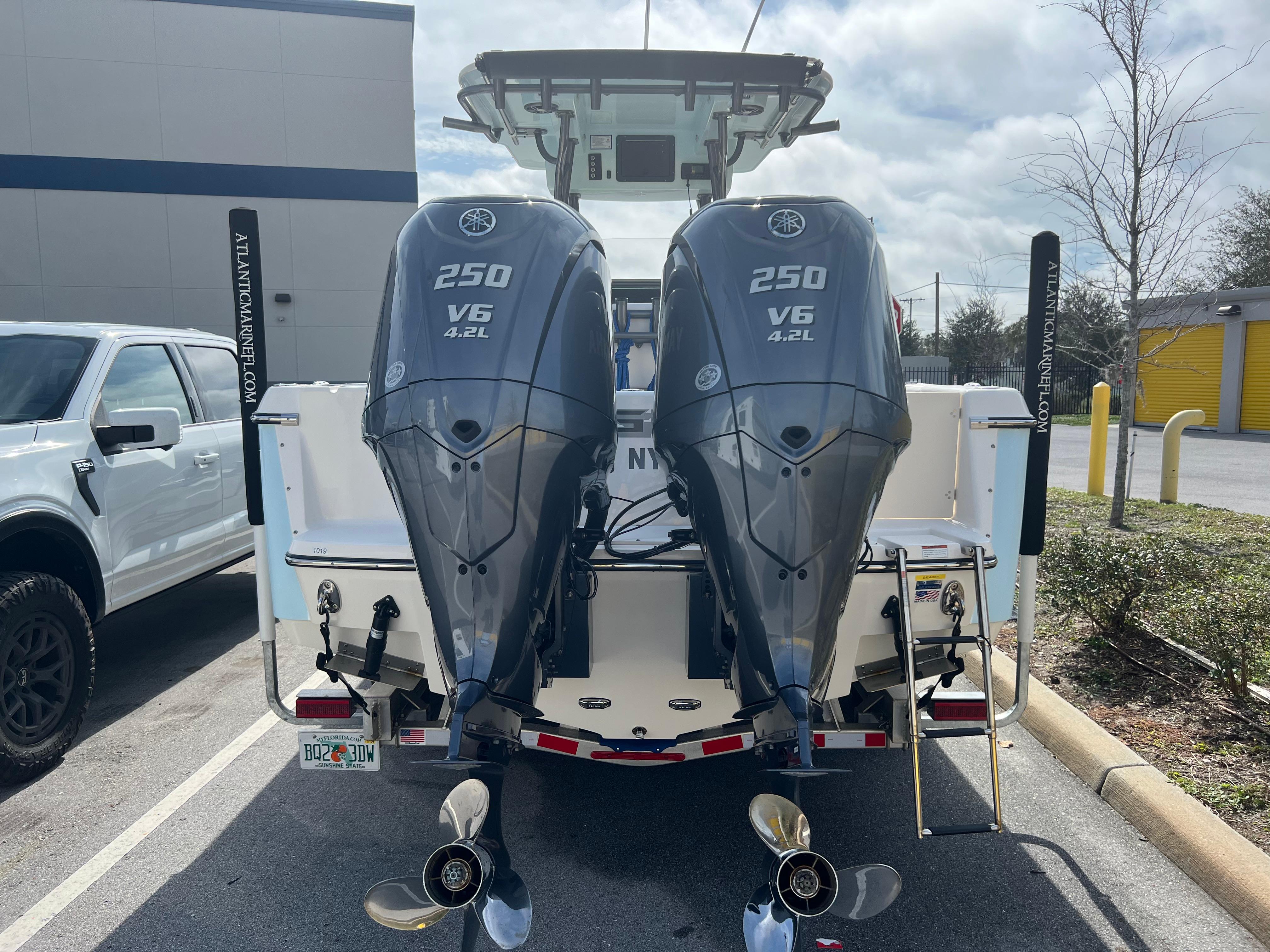 2023 Sea Born lx26 center console