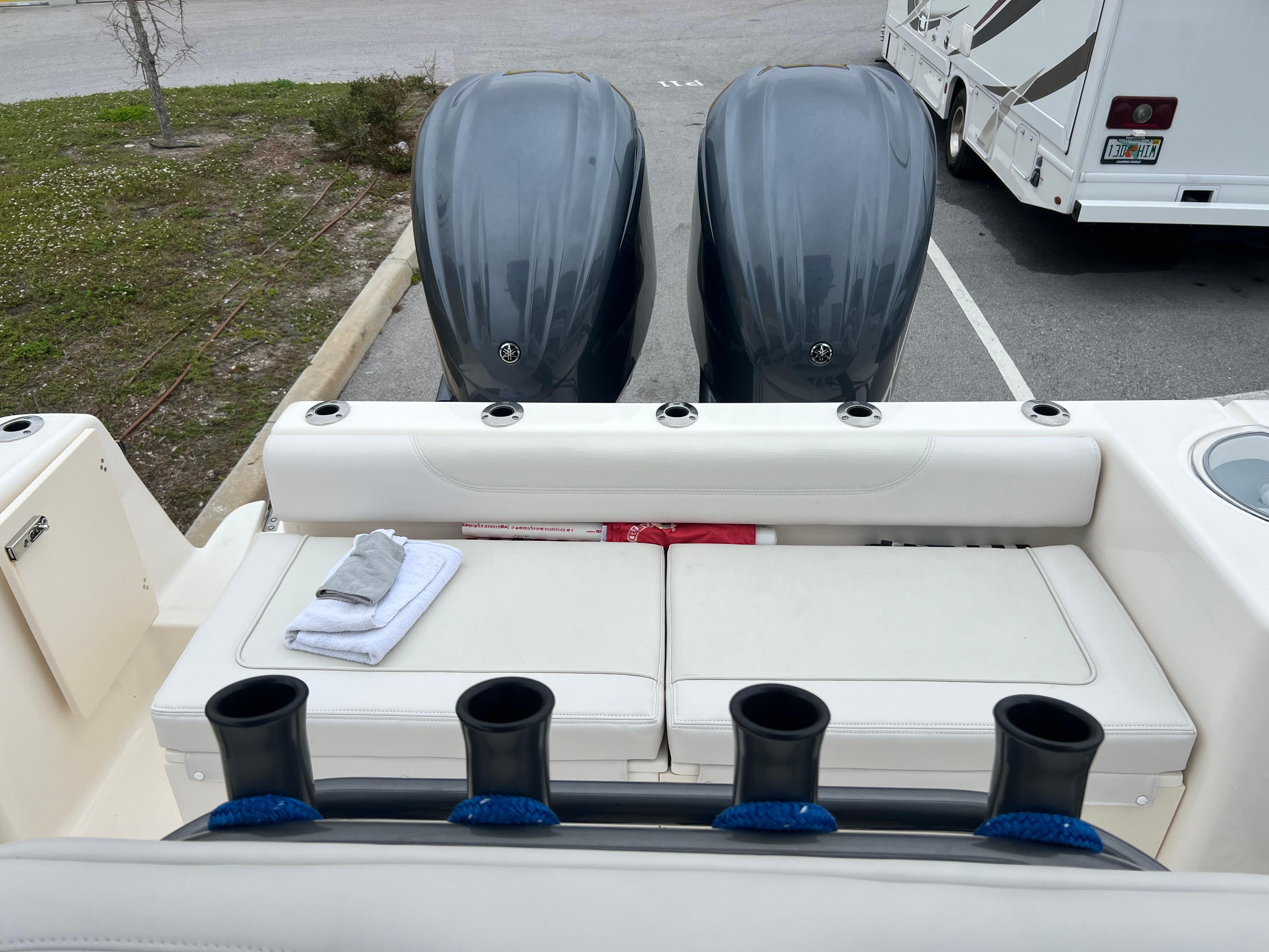 2023 Sea Born lx26 center console