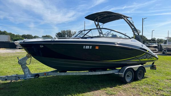 Yamaha Boats 212X