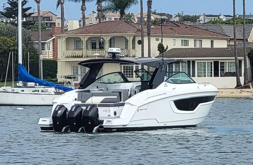 Cruisers-yachts 38GLS-0B image