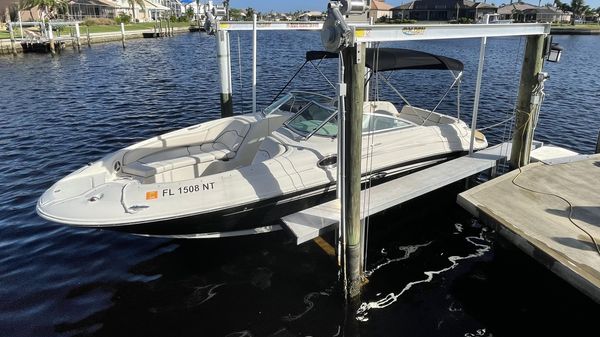 Sea Ray 240 SUN DECK