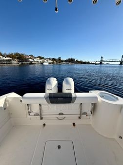 Robalo R272 Center Console image