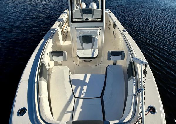 Robalo R272 Center Console image