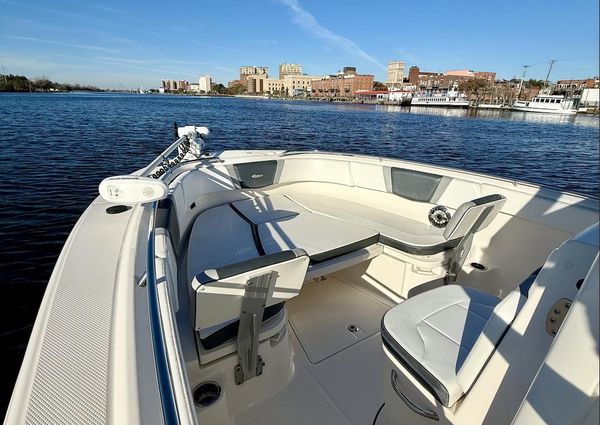 Robalo R272 Center Console image