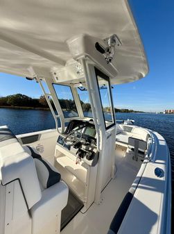 Robalo R272 Center Console image