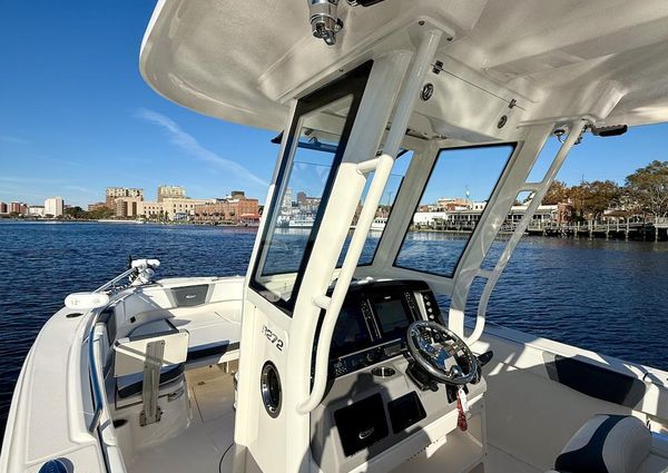 Robalo R272 Center Console image