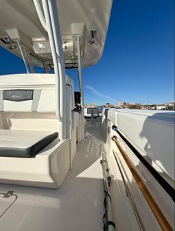 Robalo R272 Center Console image