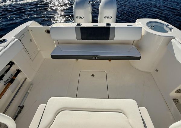 Robalo R272 Center Console image