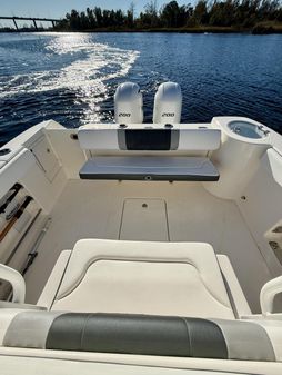 Robalo R272 Center Console image