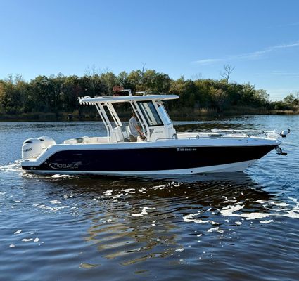 Robalo R272 Center Console - main image