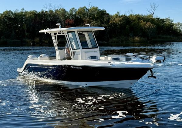 Robalo R272 Center Console image