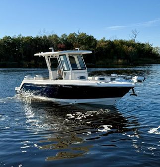 Robalo R272 Center Console image