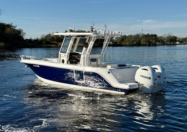 Robalo R272 Center Console image