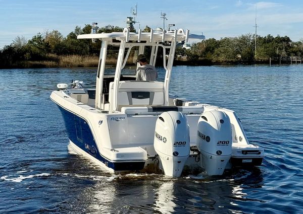 Robalo R272 Center Console image