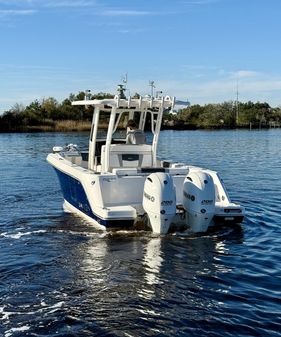 Robalo R272 Center Console image