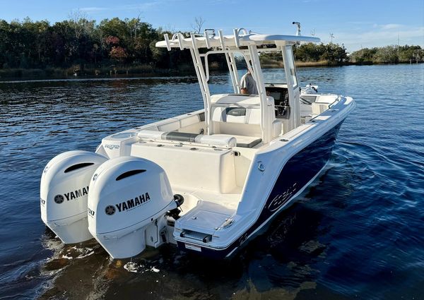 Robalo R272 Center Console image