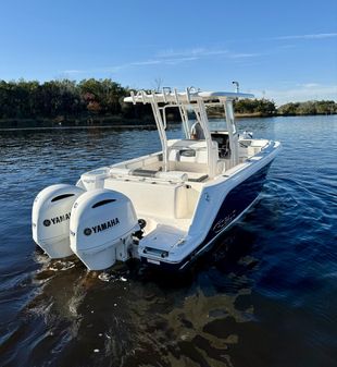 Robalo R272 Center Console image