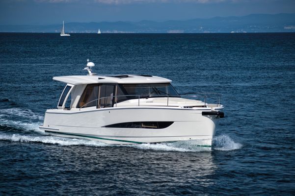 Greenline 39 - main image
