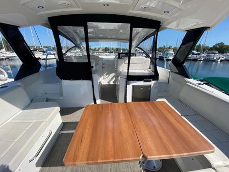 Cruisers Yachts 390 Express Coupe image