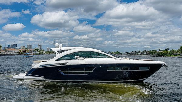 Cruisers Yachts 60 Cantius 