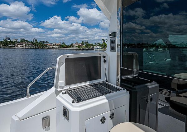 Cruisers Yachts 60 Cantius image