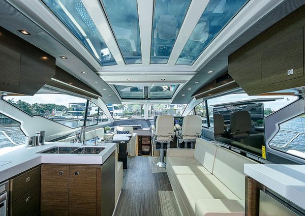 Cruisers Yachts 60 Cantius image