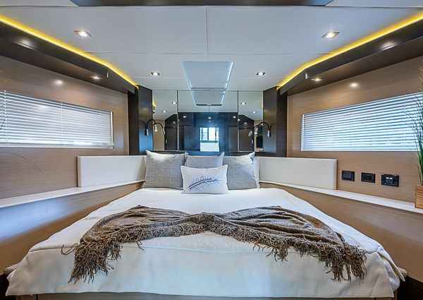 Cruisers Yachts 60 Cantius image